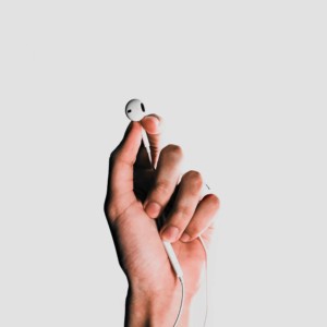 <a style="background-color:black;color:white;text-decoration:none;padding:4px 6px;font-family:-apple-system, BlinkMacSystemFont, "San Francisco", "Helvetica Neue", Helvetica, Ubuntu, Roboto, Noto, "Segoe UI", Arial, sans-serif;font-size:12px;font-weight:bold;line-height:1.2;display:inline-block;border-radius:3px" href="https://unsplash.com/@eumesmofontenele?utm_medium=referral&utm_campaign=photographer-credit&utm_content=creditBadge" target="_blank" rel="noopener noreferrer" title="Download free do whatever you want high-resolution photos from Daniel Fontenele"><span style="display:inline-block;padding:2px 3px"><svg xmlns="http://www.w3.org/2000/svg" style="height:12px;width:auto;position:relative;vertical-align:middle;top:-1px;fill:white" viewBox="0 0 32 32"><title>unsplash-logo</title><path d="M20.8 18.1c0 2.7-2.2 4.8-4.8 4.8s-4.8-2.1-4.8-4.8c0-2.7 2.2-4.8 4.8-4.8 2.7.1 4.8 2.2 4.8 4.8zm11.2-7.4v14.9c0 2.3-1.9 4.3-4.3 4.3h-23.4c-2.4 0-4.3-1.9-4.3-4.3v-15c0-2.3 1.9-4.3 4.3-4.3h3.7l.8-2.3c.4-1.1 1.7-2 2.9-2h8.6c1.2 0 2.5.9 2.9 2l.8 2.4h3.7c2.4 0 4.3 1.9 4.3 4.3zm-8.6 7.5c0-4.1-3.3-7.5-7.5-7.5-4.1 0-7.5 3.4-7.5 7.5s3.3 7.5 7.5 7.5c4.2-.1 7.5-3.4 7.5-7.5z"></path></svg></span><span style="display:inline-block;padding:2px 3px">Daniel Fontenele</span></a>